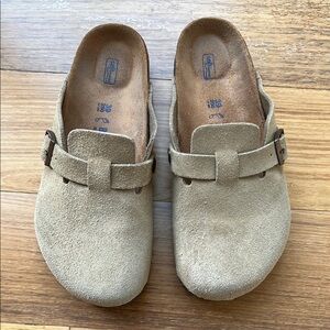 Birkenstock Boston Soft Footbed 
Size 39 WIDE
No box
Used in Good condition